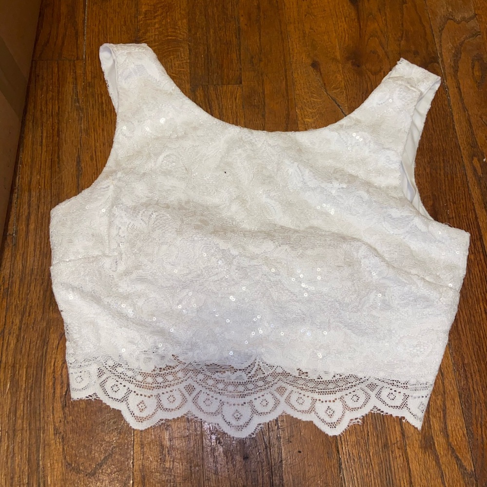 White cropped sleeveless blouse